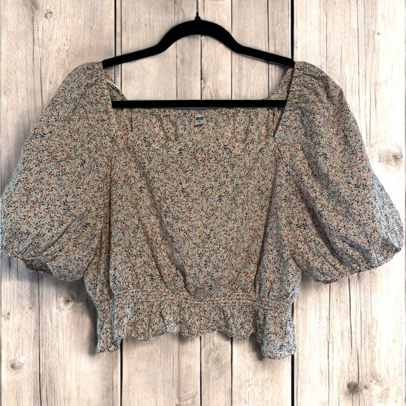 Uniqlo Floral Puff Sleeve Crop Top - Picture 1 of 5